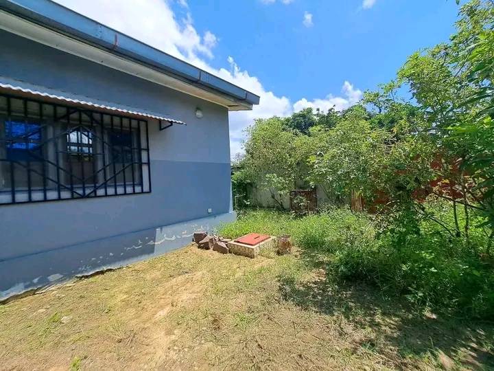 Parcelle  à Vendre avec 2 appartements